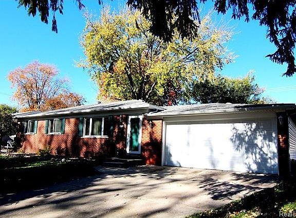 2nd image of 34920 Hunter Ave