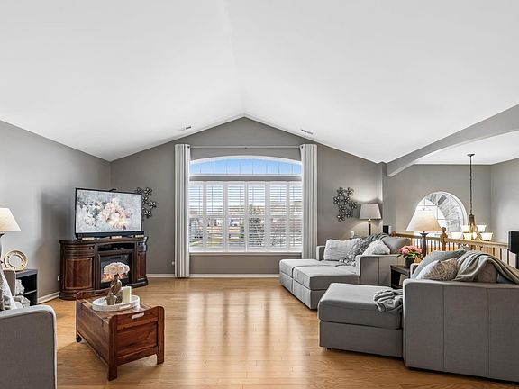 2nd image of 2727 Acorn Ct