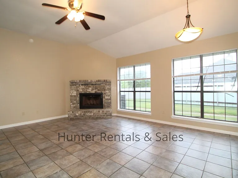 1012 Windy Hill Rd — Photo 3
