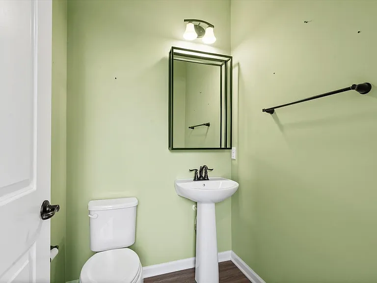150 Curtis Ct — Photo 10
