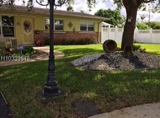 701 NW 76th Ter, Pembroke Pines, FL 33024