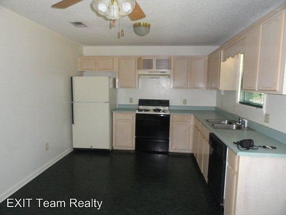 3rd image of 193 NE Brady Ln
