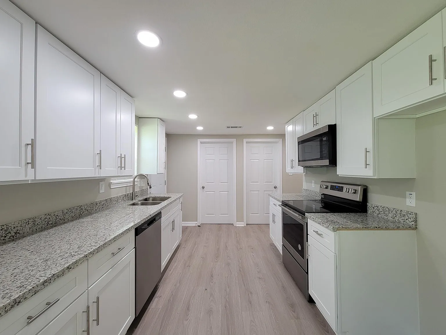 3 bed, 1300 sqft, $1,375 — Photo 3