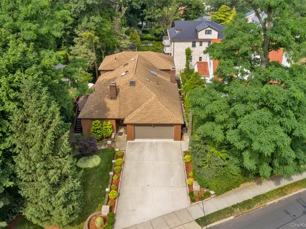 51-10 Douglaston Parkway, Douglaston, NY 11362