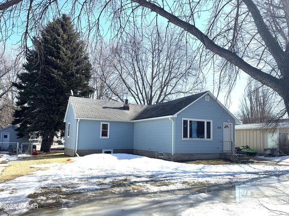 310 E 1st Ave S, Cavalier, ND 58220