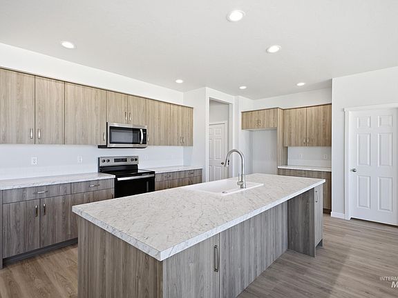 3rd image of 13633 Redway Ct