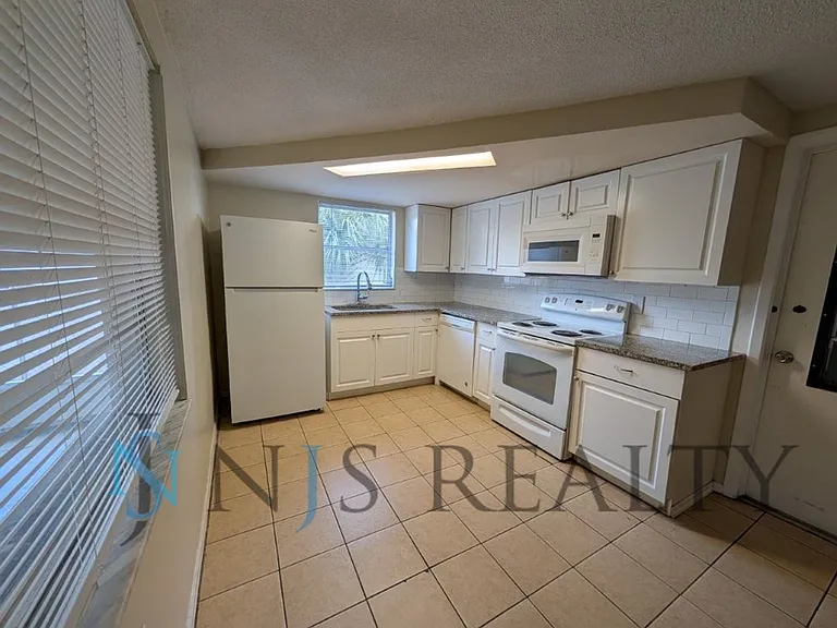 9520 Gray Fox Ln — Photo 5