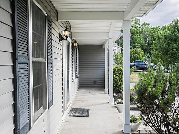 2nd image of 16 Bedfordshire Dr