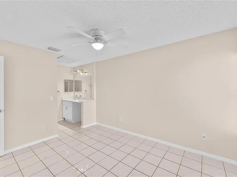 1113 Lucaya Cir — Photo 19