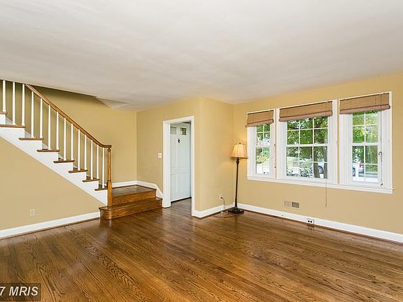 3rd image of 6418 Blenheim Rd