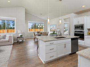 979 Rainier Loop, Mount Vernon, WA 98274