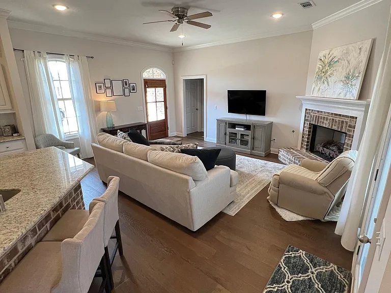 150 Chartleigh Cir — Photo 6