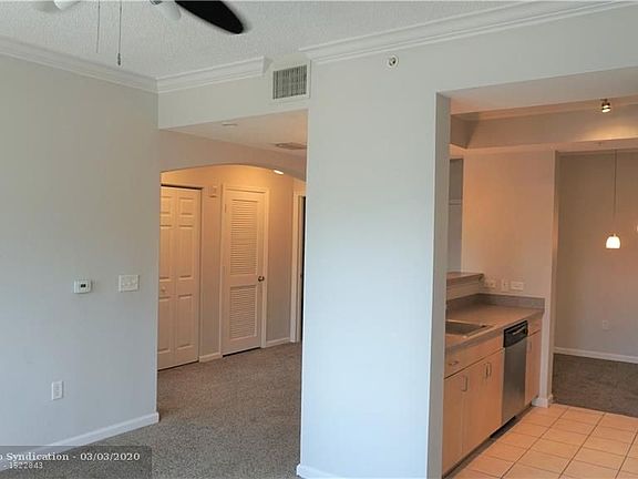4th image of 533 NE 3rd Ave APT 202
