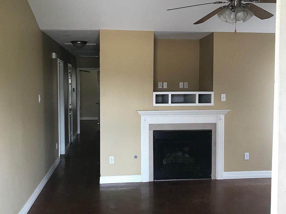 2nd image of 907 Moss Hill Dr