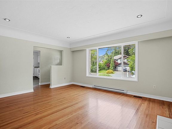 5th image of 3375 Maplewood Rd