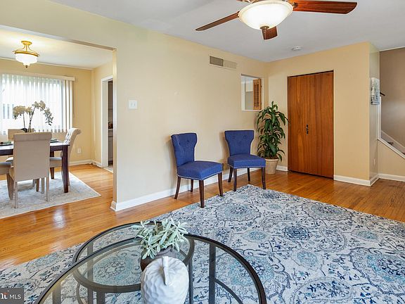 3rd image of 2325 Thomas Ln