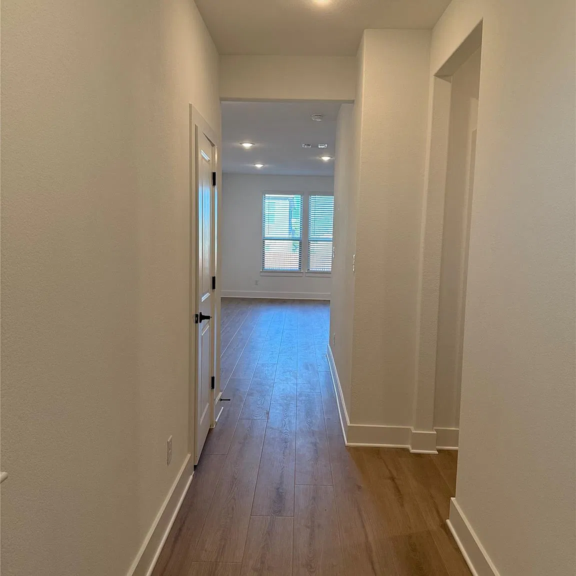 4 bed, 3.0 bath, 2353 sqft, $2,395 — Photo 4