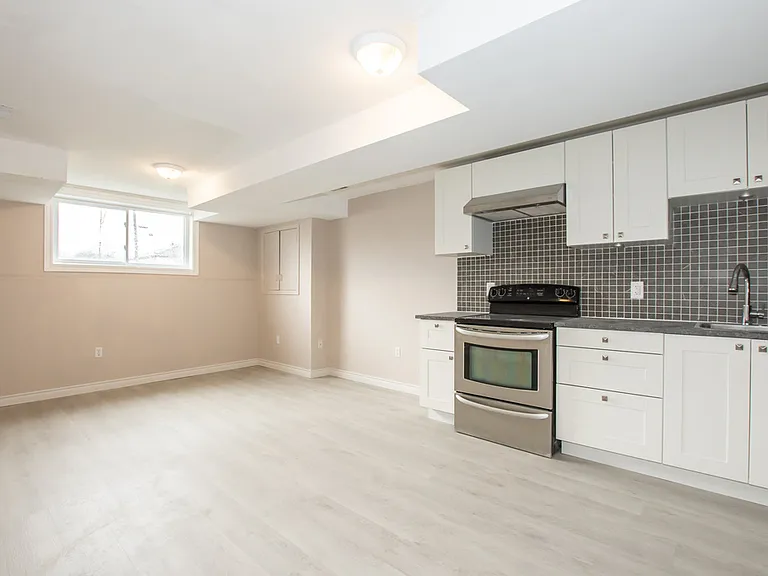 55 Marshall Ave — Photo 10