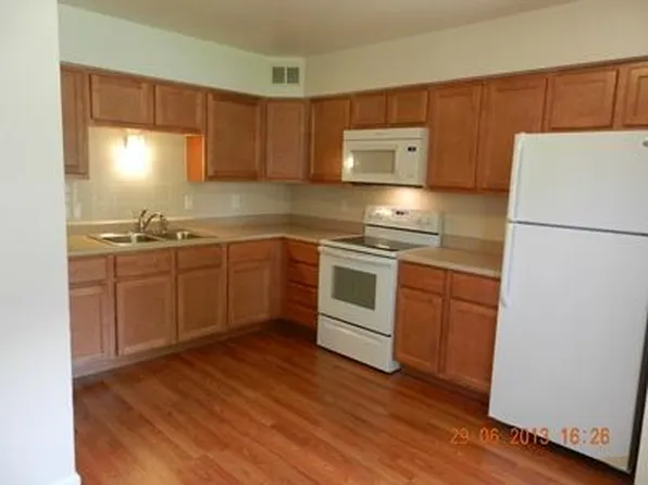 Chenot Place, 30 Narcissus Dr, Belleville, IL 62221