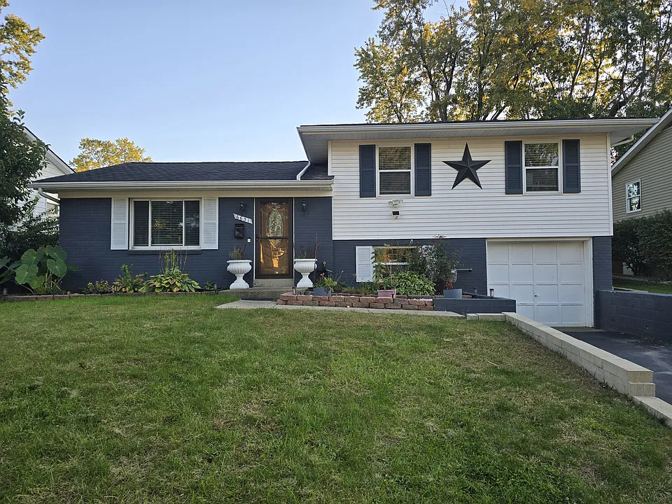 6631 Carriage Ln