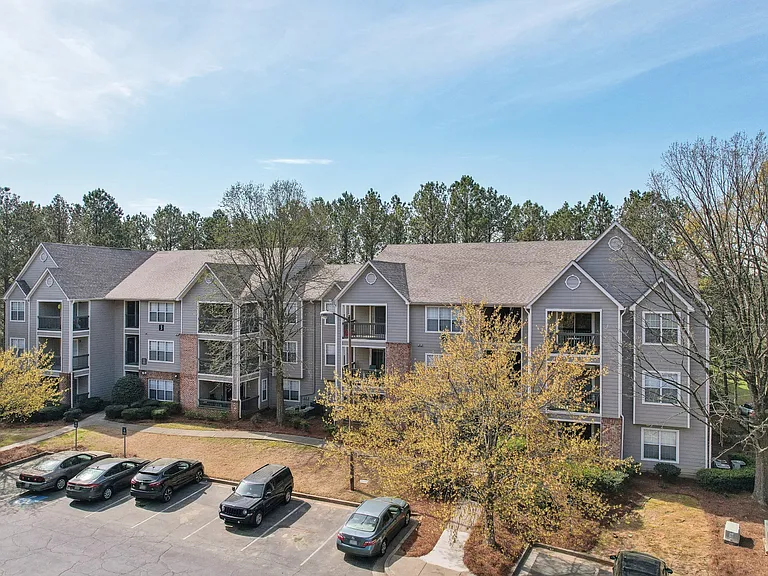 Exterior of Gwinnett Pointe Apartments in Norcross, GA 30093
