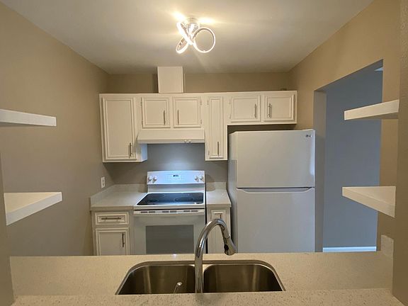 2nd image of 721 W Dallas Ave #7