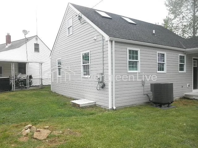 3 bed, 1.5 bath, 1088 sqft, $1,845 — Photo 4