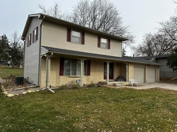 1828 Spencer St, Grinnell, IA 50112