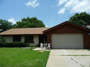 1817 Sherwood Ln, Carrollton, TX 75006