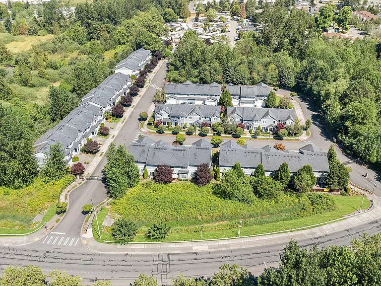 Watertree Place Townhomes — Photo 24
