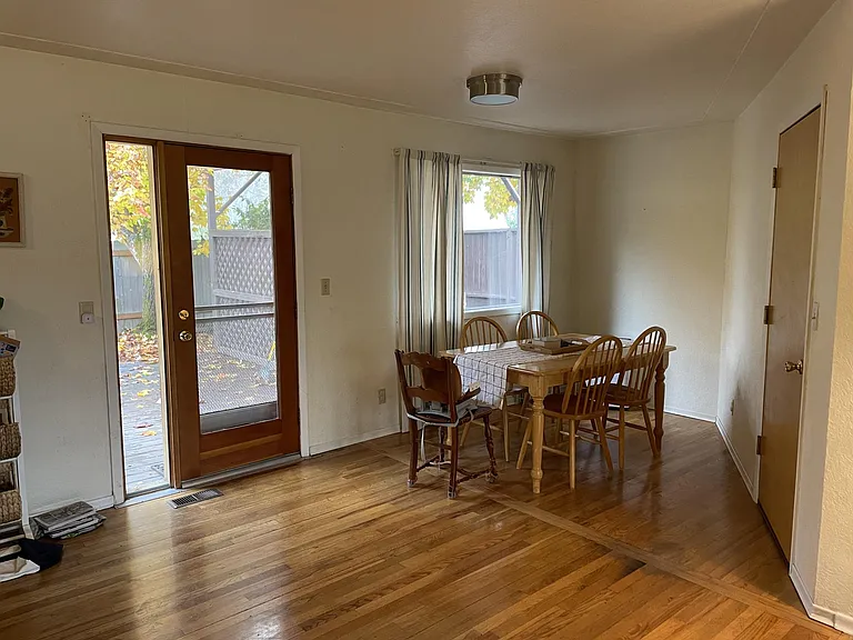 705 SE Bell Ave — Photo 3