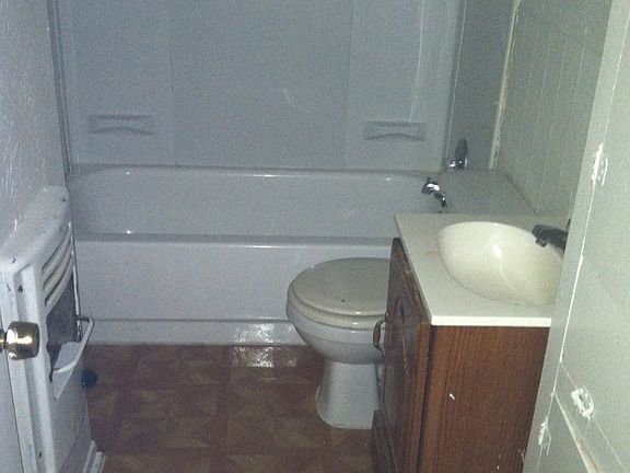 4th image of 7024 Louise St