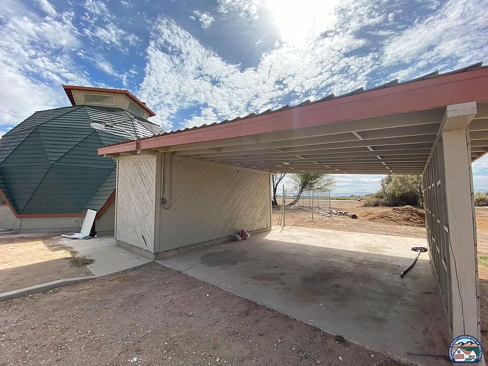 3 bed, 2.0 bath, 2275 sqft, $1,950 — Photo 3