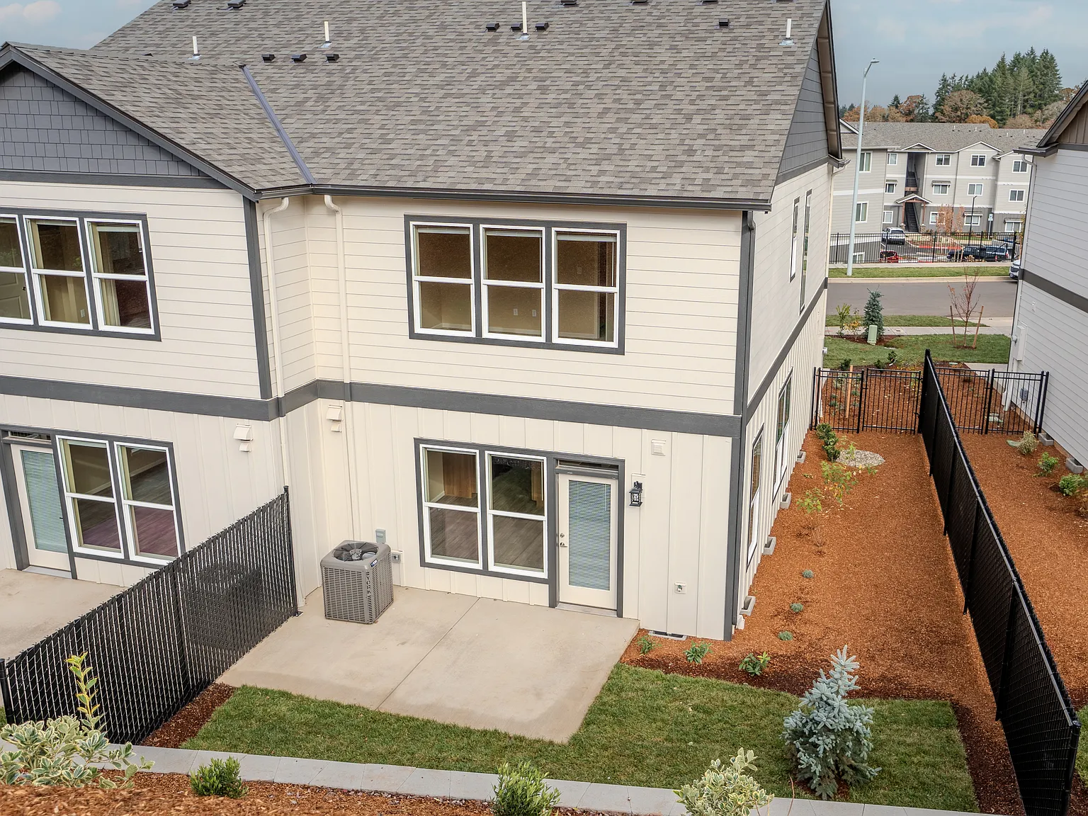3 bed, 2.5 bath, 1613 sqft, $2,550 — Photo 3