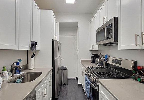 5th image of 245 E 63rd St APT 1421