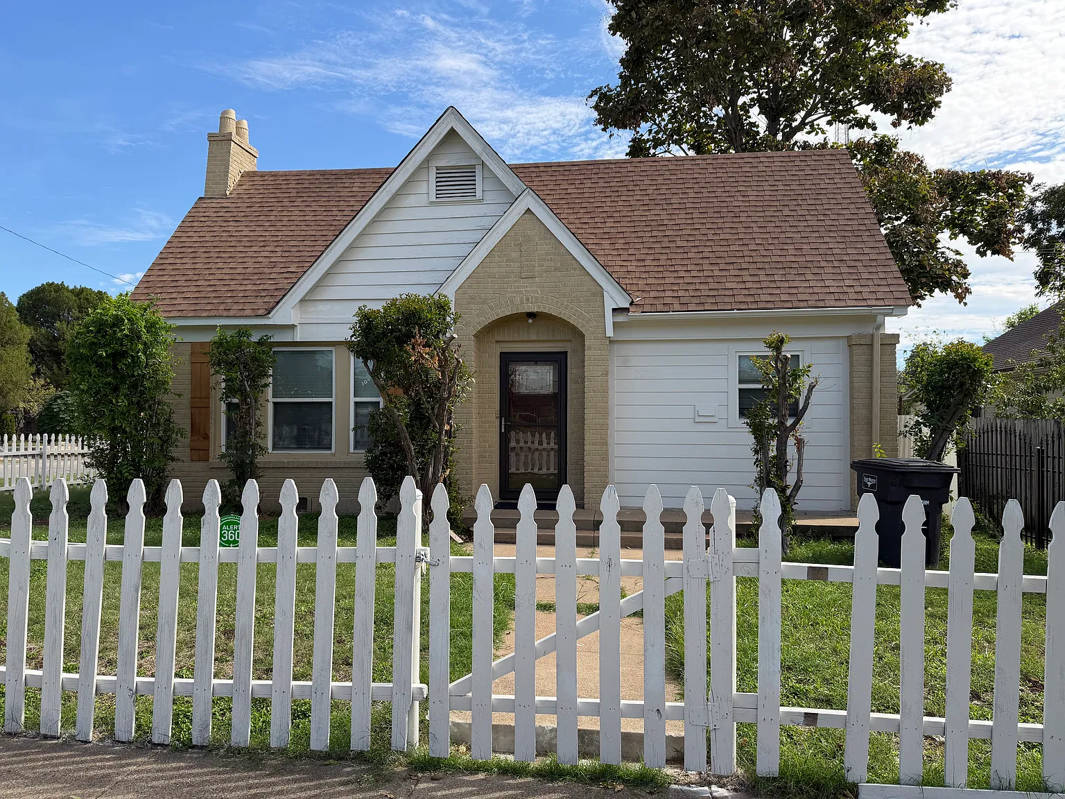 3 bed, 2104 sqft, $1,700 — Photo 2