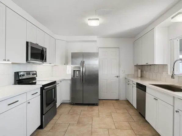 43255 Illinois Ave, Palm Desert, CA 92211