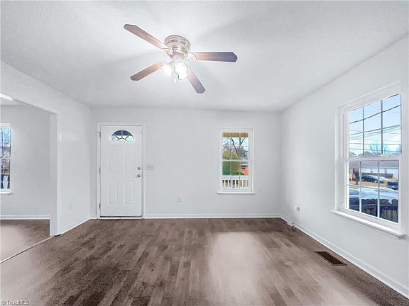 3rd image of 302 Gant St