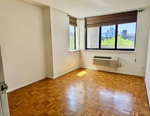 300 Newark St #4C — Photo 8