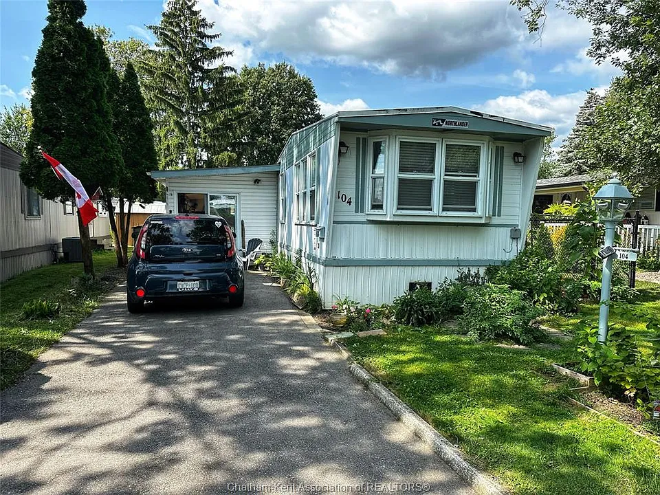 104 Essex Ct