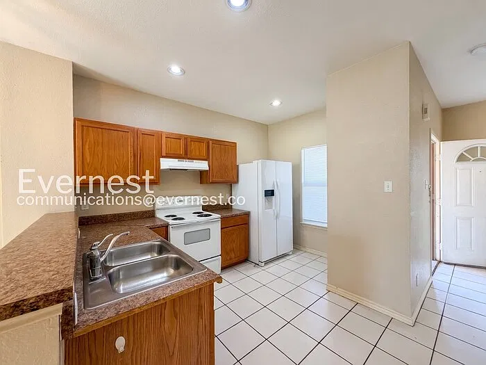 2 bed, 1.5 bath, 1104 sqft, $1,025 — Photo 4