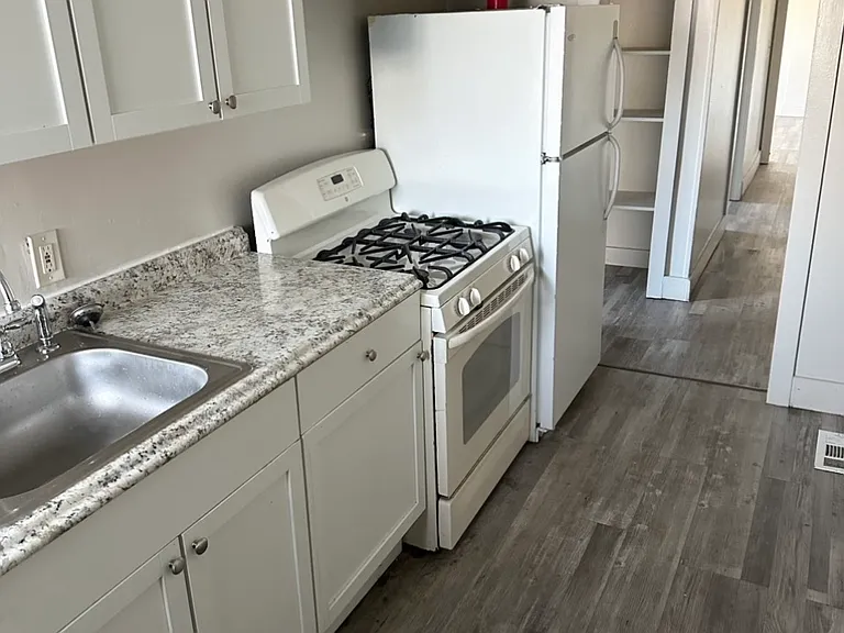 1050 Lakewood St #1S — Photo 19