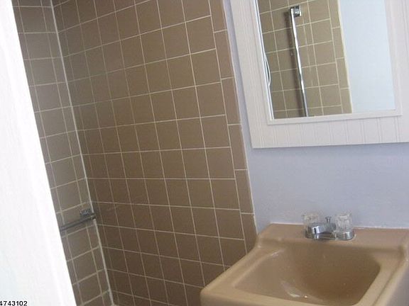 5th image of 15 Acme St