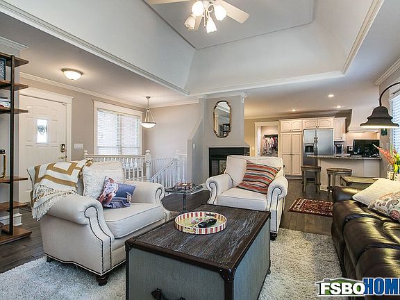 3rd image of 795 Carriage Hill Dr