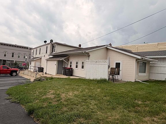 5th image of 102 E Main St