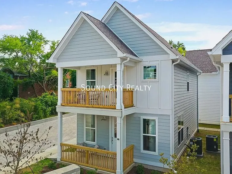 806 Briar Cir — Photo 2