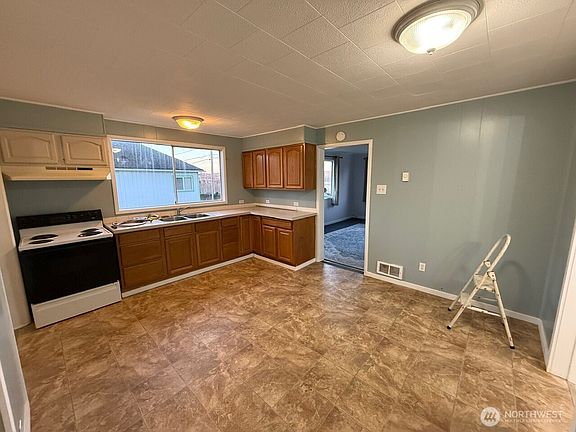 3rd image of 1132 Fowler Street