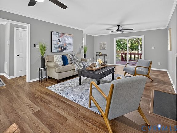 2nd image of 13624 Thornhill Pl