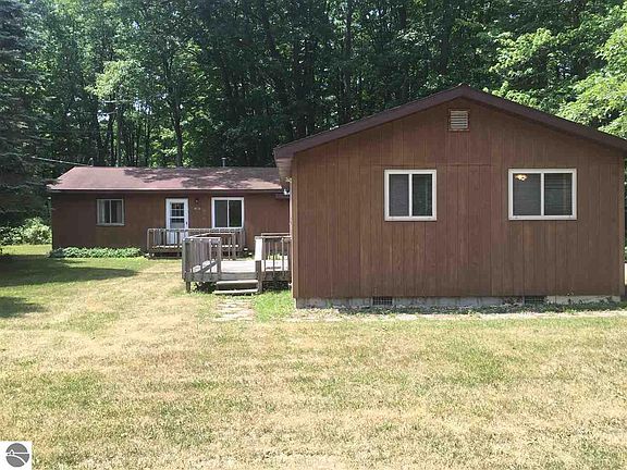 2nd image of 1001 N Linda Ln