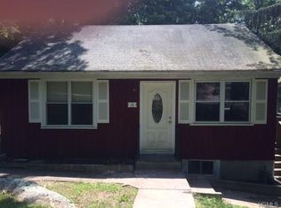 16 Woodlawn Rd, Putnam Valley, NY 10579